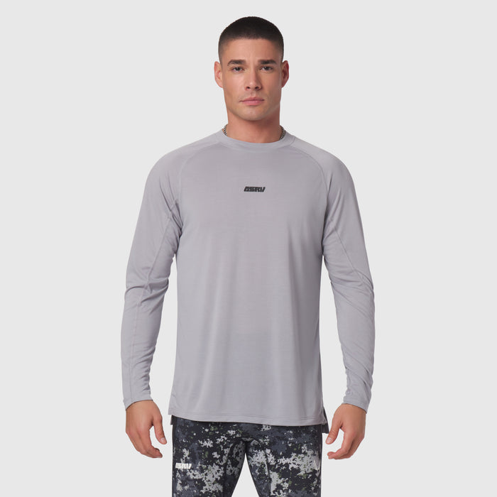 Polartec® Delta Longsleeve in slate grey worn by male model, front view