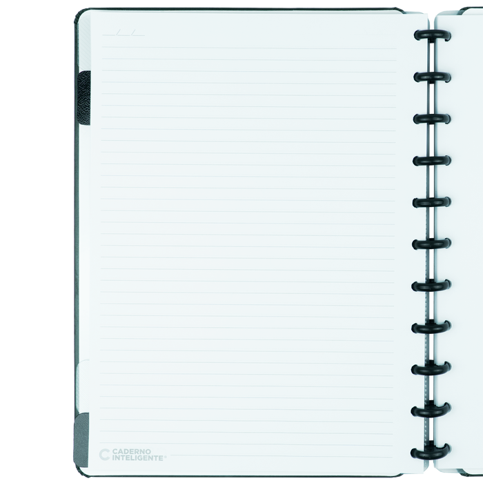 Caderno Casual Dark Green Grande, folha pautada estilizada.