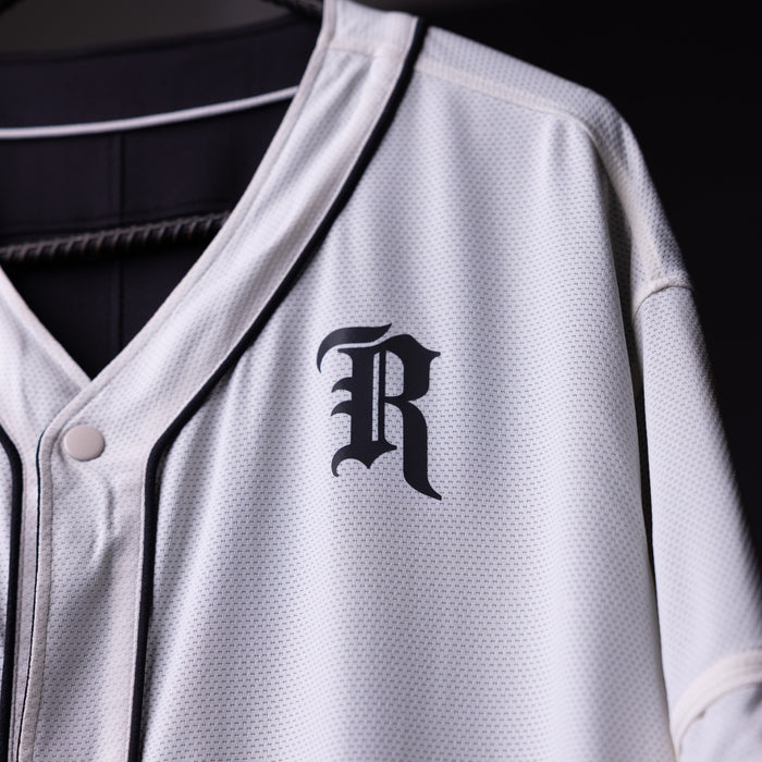 FA'21 Reversible Jersey in white being worn, detail shot of chest logo