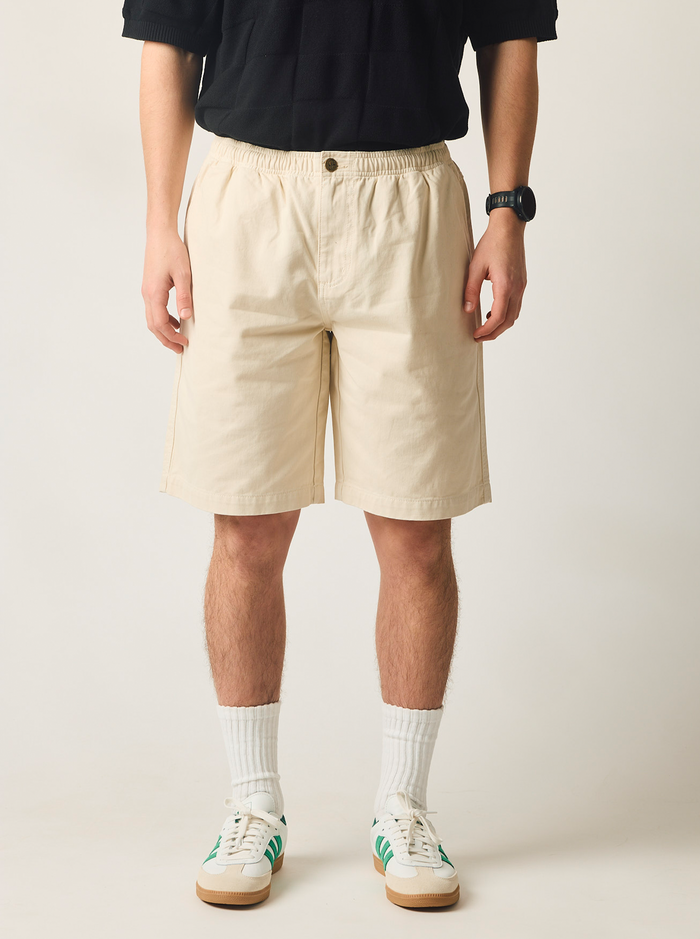 Fairway Shorts in Bone