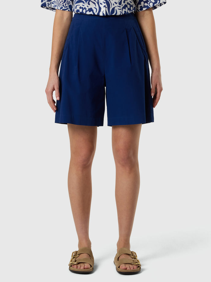 1 | Blue depths | wide-leg-chino-short-with-pleats-074800
