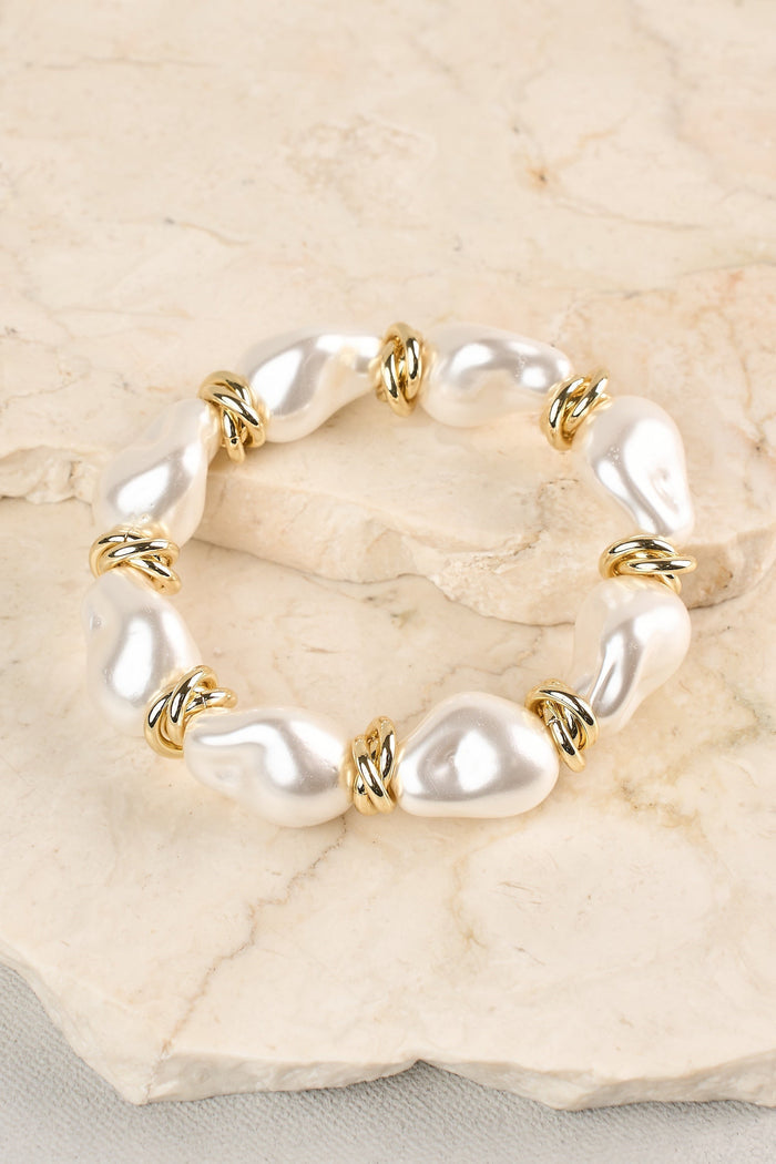 Statement Baroque Pearl Wrist - Gold
