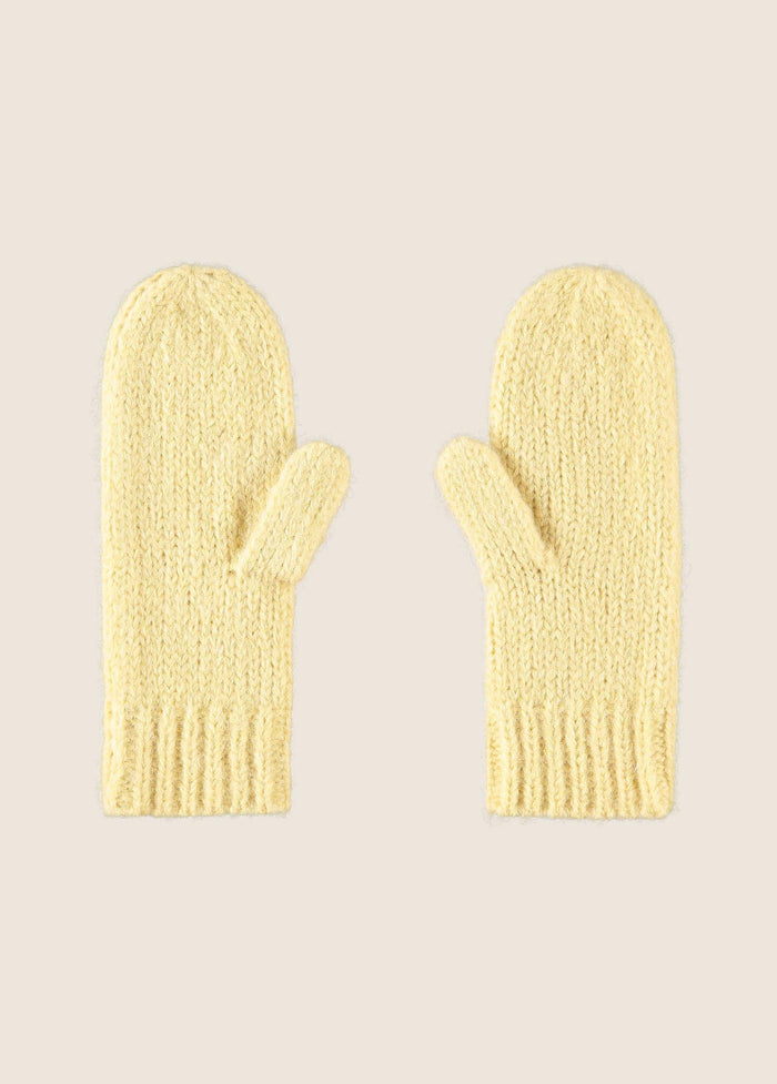 THE BRAIDED MITTENS