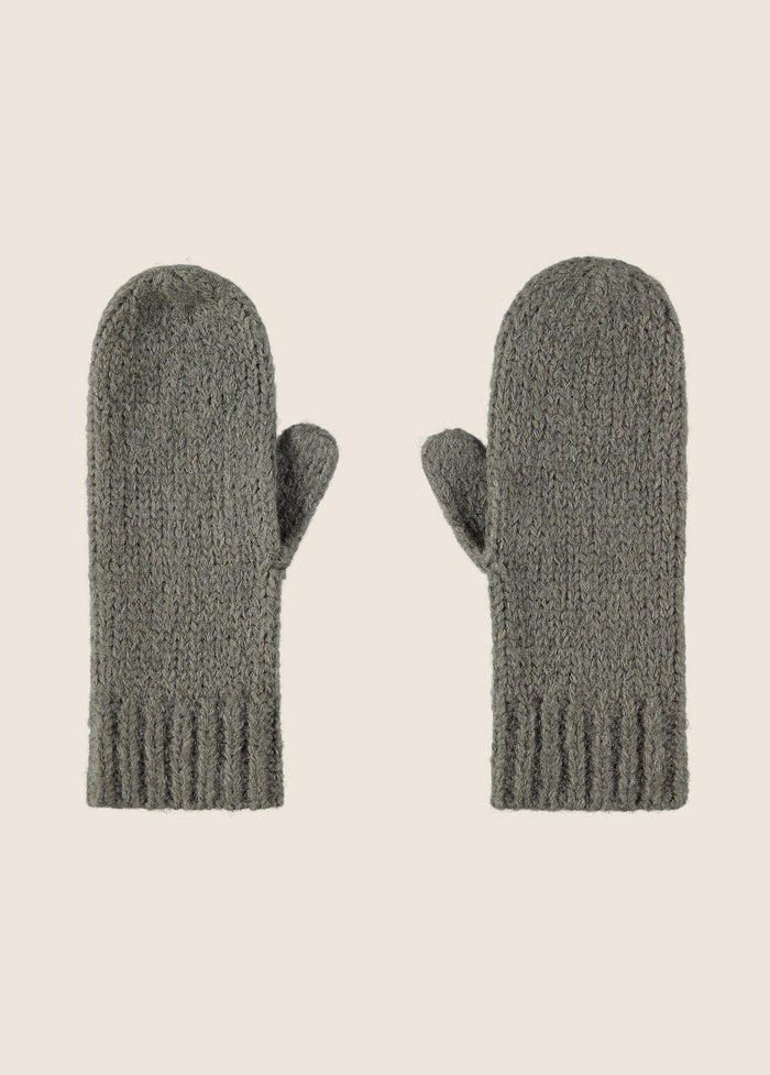 THE BRAIDED MITTENS