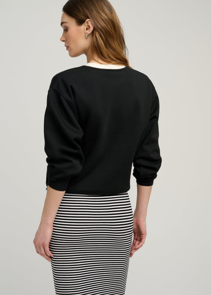 THE COLLEGIATE CHEST CLASSIC SWEATSHIRT