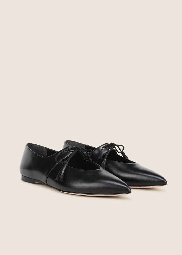 THE LILY TASSEL FLAT