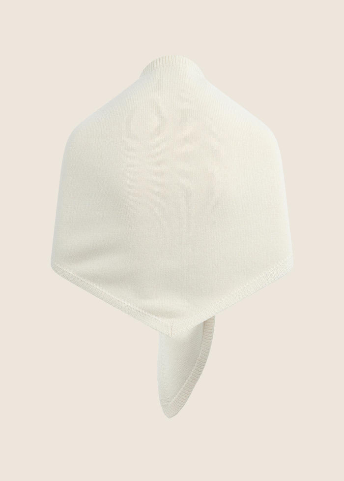 THE OVERSIZED TRIANGLE SCARF