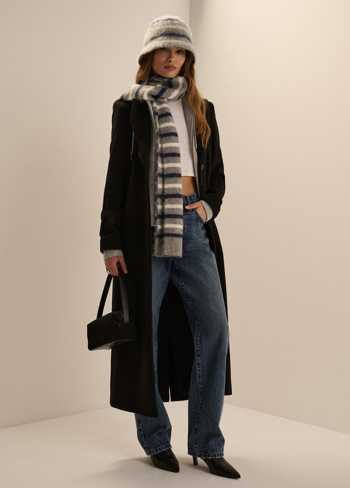 THE STRIPED KNIT SCARF