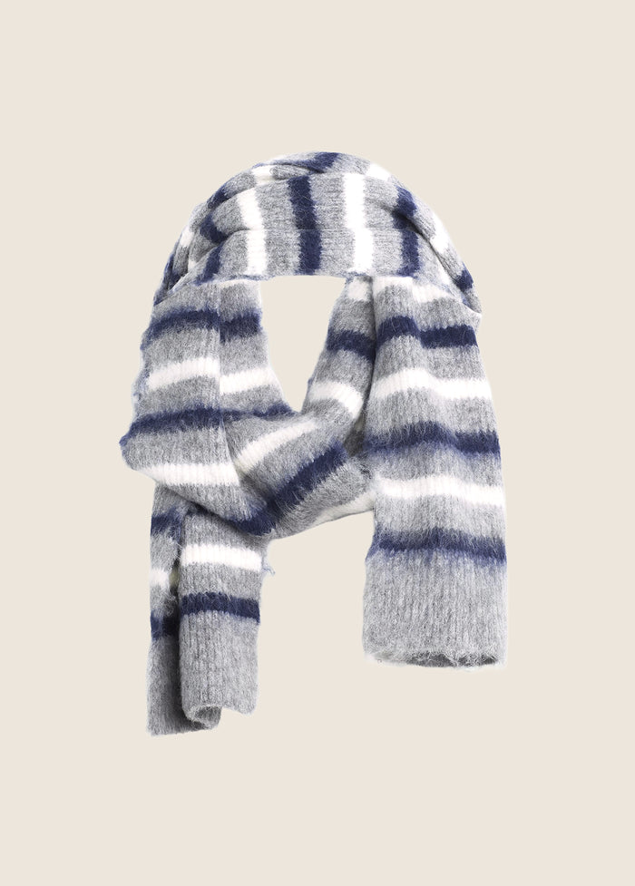 THE STRIPED KNIT SCARF
