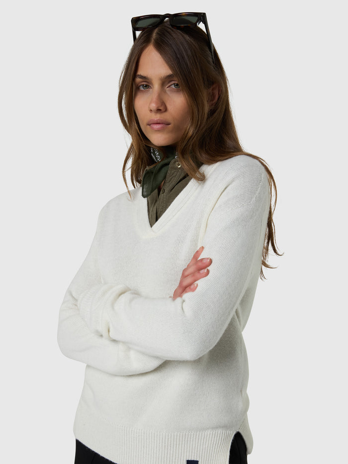 2 | Marshmallow | v-neck-12gg-knitwear-095546