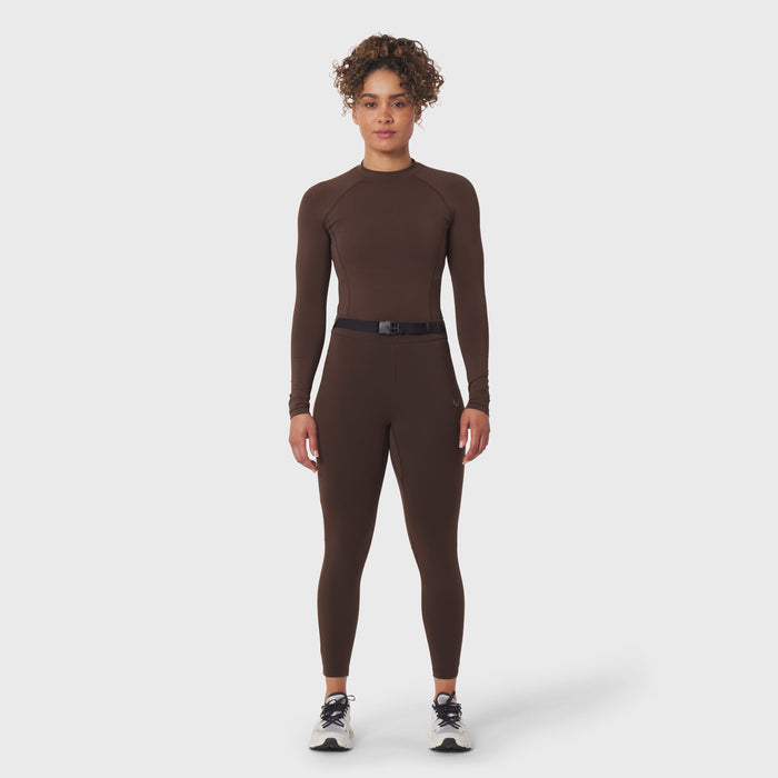 W059 Hybrid Belt-Pack Run Legging in dark earth, worn by model standing facing camera
